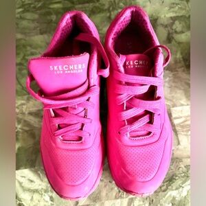 Fuchsia Sketchers for girls. Size 2 youth